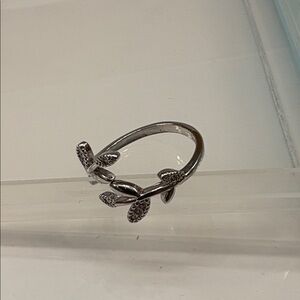 Elegant Silver Leaf Ring